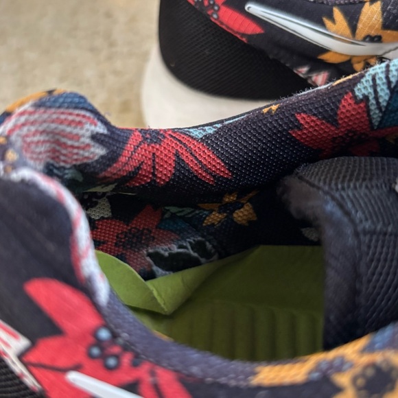 Nike Roshe Run Print 'Aloha' Black Floral Sneakers with White Accents - Picture 10 of 10